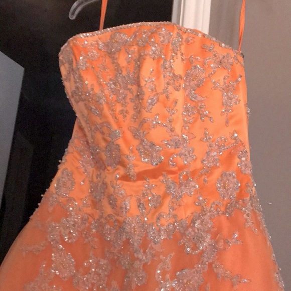 Cache strapless formal-beading front /back - Picture 2 of 7